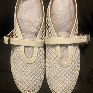 Women's Sun Shoes size 8